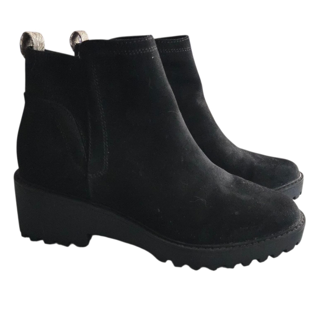 Universal Thread Stylish Black Suede Ankle Boots. Size 9US.